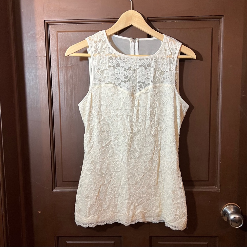 Express Illusion Sweetheart Neck Line Lace Top - Medium